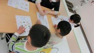 児童発達支援はればれ、５歳児のクラスでは、小学校での学習につなげる学習の土台を育てています。