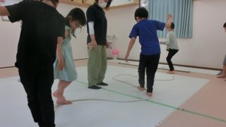 放課後等デイサービスはればれ、水曜日チームの子ども達、サーキットの練習です。