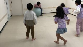 保護中: 放課後等デイサービス、月曜日の子どもたちの活動の様子です