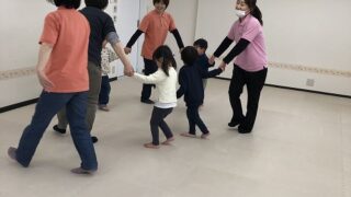 保護中: 児童発達支援、火曜日3歳児クラスの子どもたちの活動の様子です。